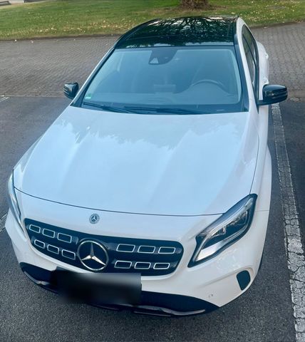 MERCEDES-BENZ Mercedes Benz GLA 180 Nightpaket