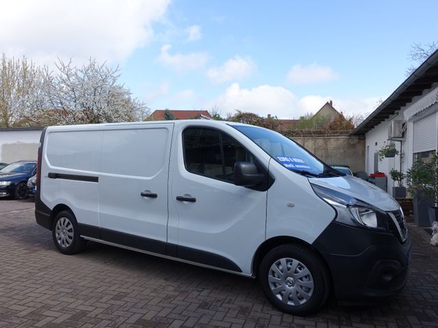NISSAN NV300