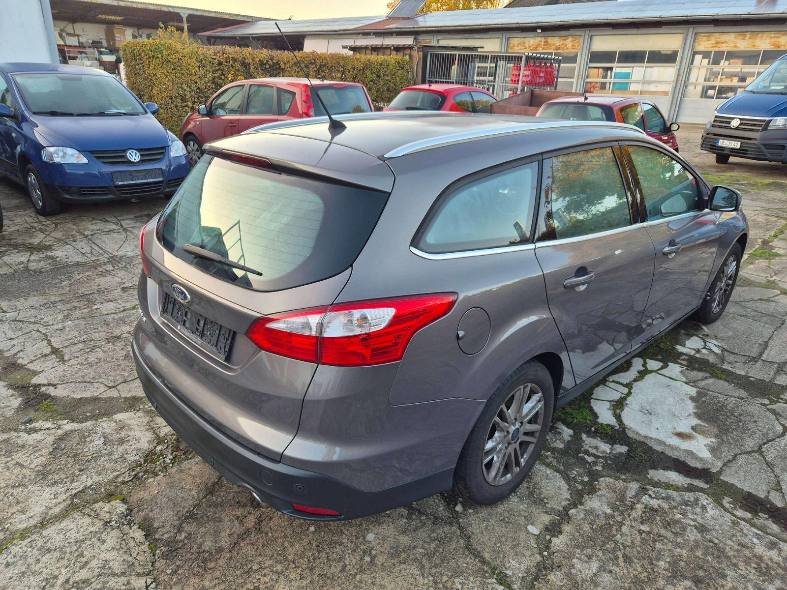 Ford Focus 2013 — interior