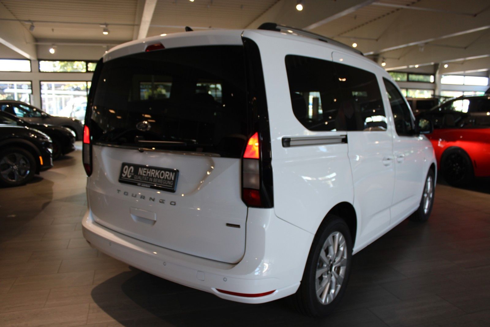 Fahrzeugabbildung Ford Tourneo Connect PHEV Titanium LED IAAC WinterP.