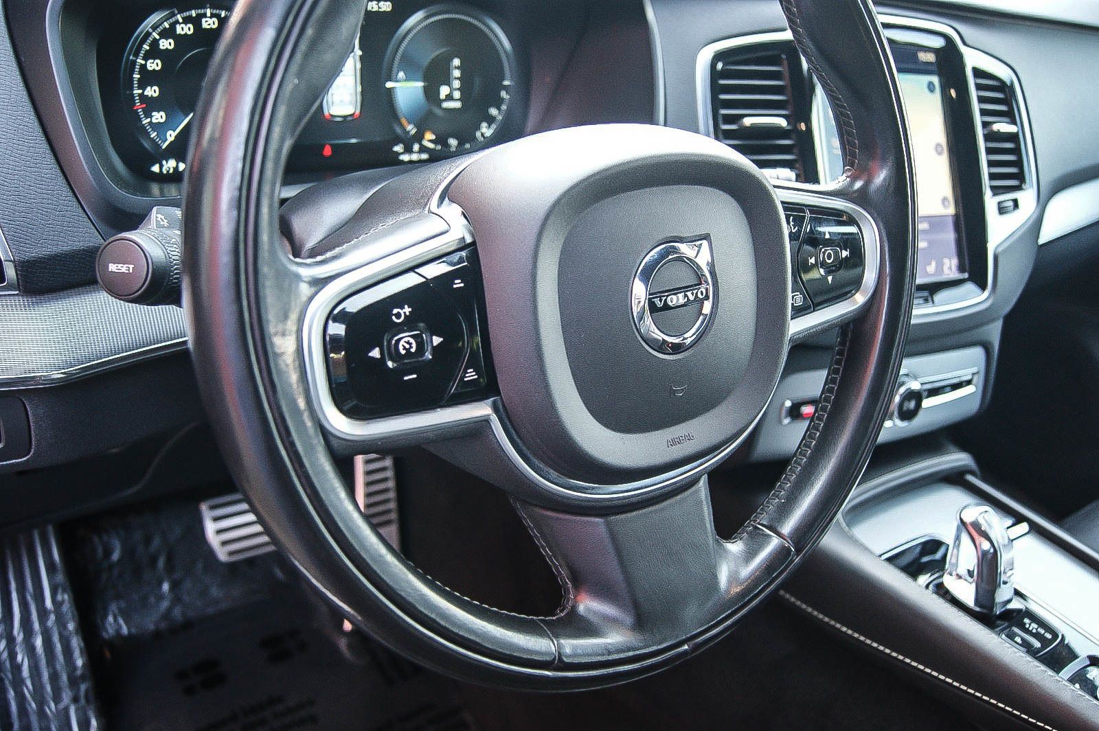 Fahrzeugabbildung Volvo XC90 T8 Hybrid R-DESIGN AWD 22-ZOLL STANDHEIZUNG