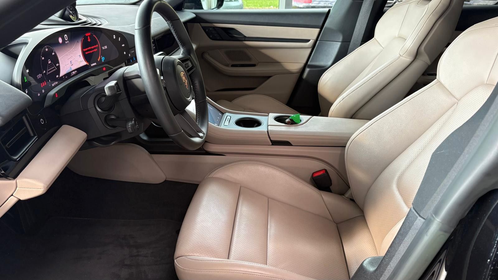 Fahrzeugabbildung Porsche Taycan Sport Turismo/Innodrive/Panodach/20 Zoll