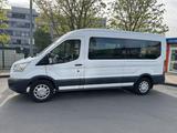 Ford Transit Behindertentransportwagen mit Bühne