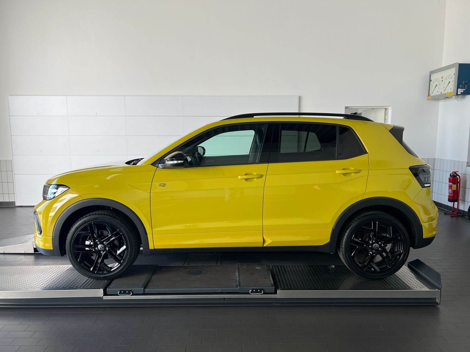 Fahrzeugabbildung Volkswagen T-Cross R-Line 1.5 TSI DSG *AHK,BlackStyle,Navi,