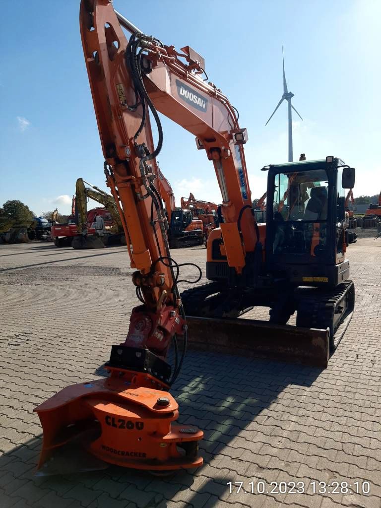 Fahrzeugabbildung Andere Develon DX 85 R-3