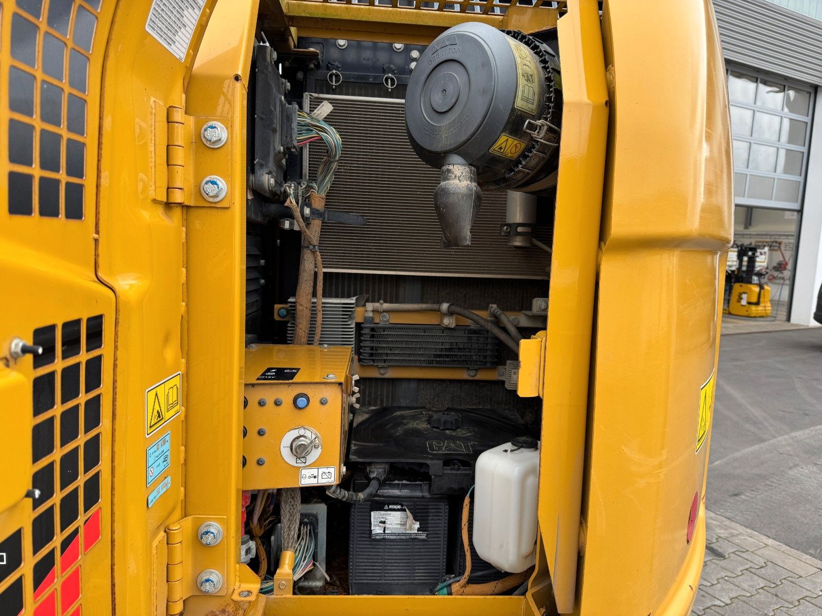 Fahrzeugabbildung CAT 311 FLRR / 2017 / 2.788h / TL  / hydr. GR