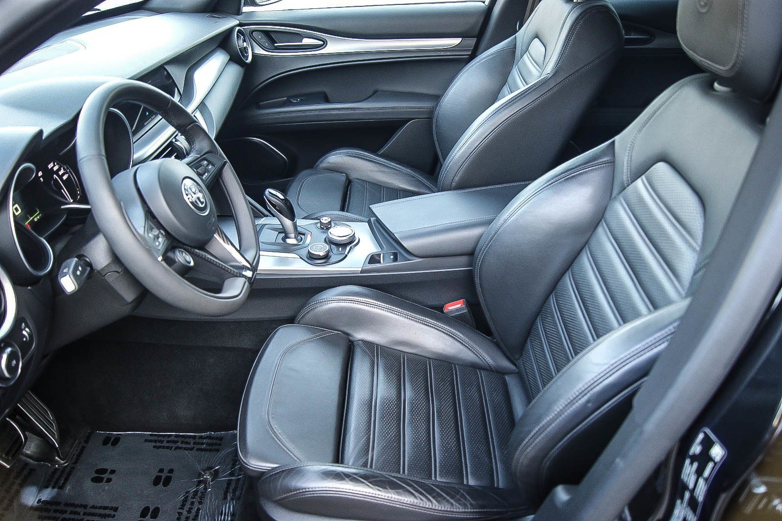 Fahrzeugabbildung Alfa Romeo Stelvio Super Q4 LUSSO SPORTPAKET LEDER WINTER