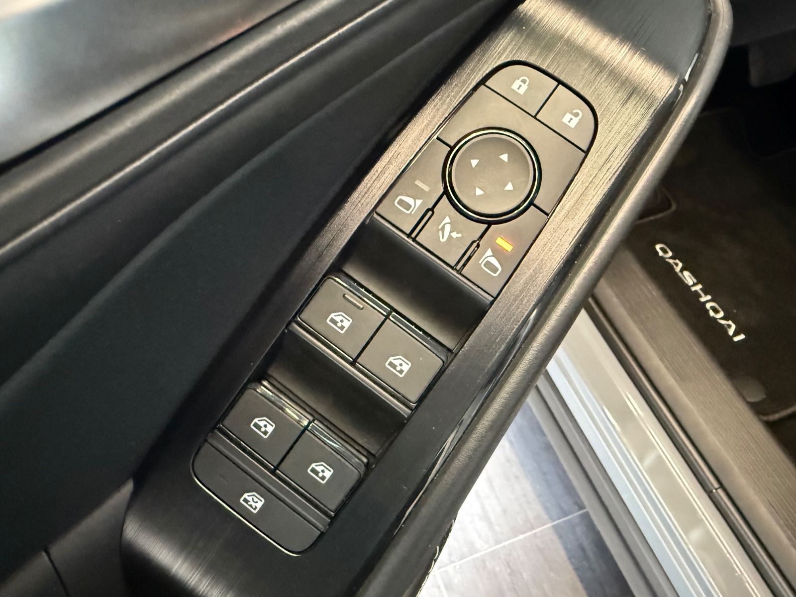 Fahrzeugabbildung Nissan Qashqai Acenta 360° Kamera Navi, Winterpaket.