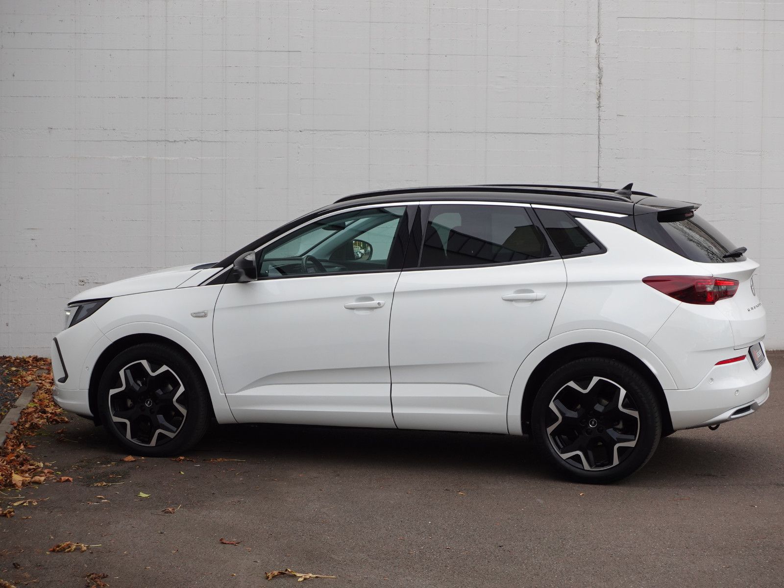 Fahrzeugabbildung Opel Grandland 1.2T AUTOMATIK,Matrix,AHK,Navi,Leder