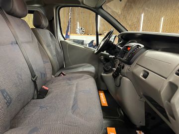 Renault Trafic Combi L1H1 2,7t  verglast*9- Sitzer*AHK*