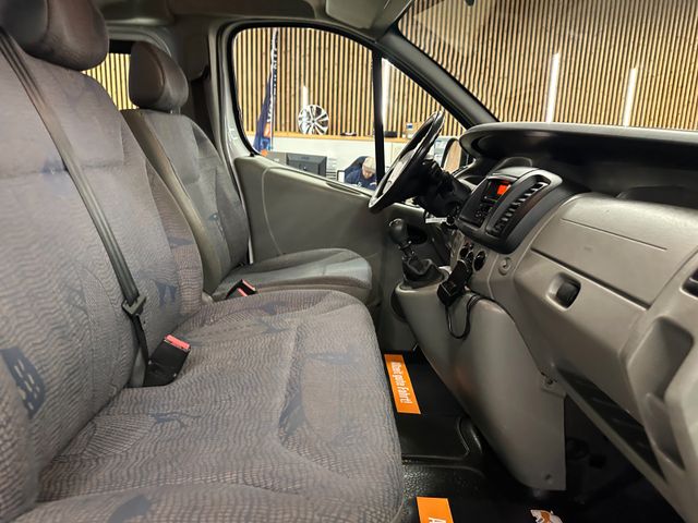 Renault Trafic Combi L1H1 2,7t  verglast*9- Sitzer*AHK*
