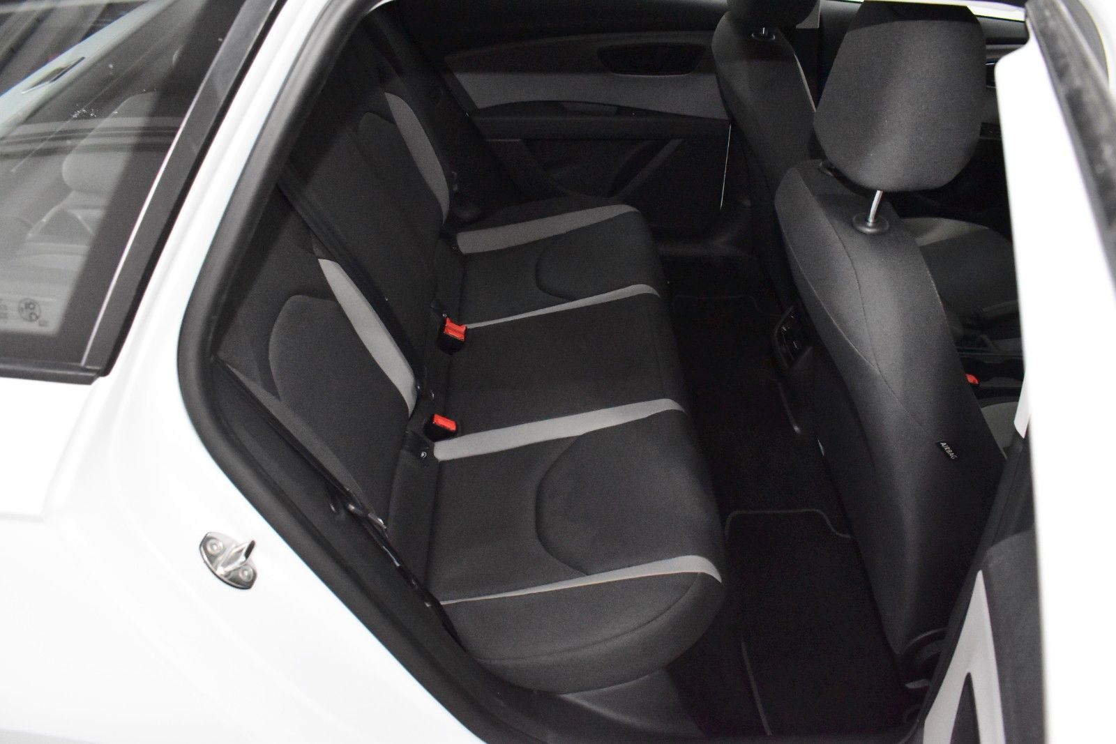 Fahrzeugabbildung SEAT Leon ST Reference PDC,8-fach bereift