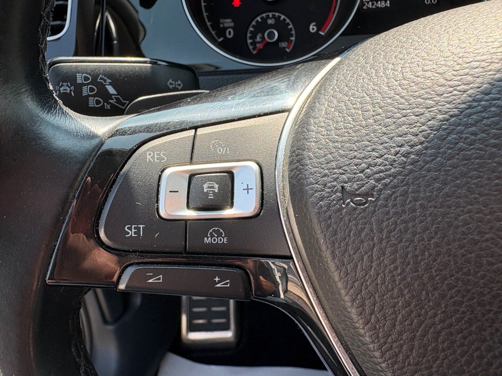 Fahrzeugabbildung Volkswagen Golf VII 2.0 TDI HIGHLINE Navi Xenon Leder SPORT