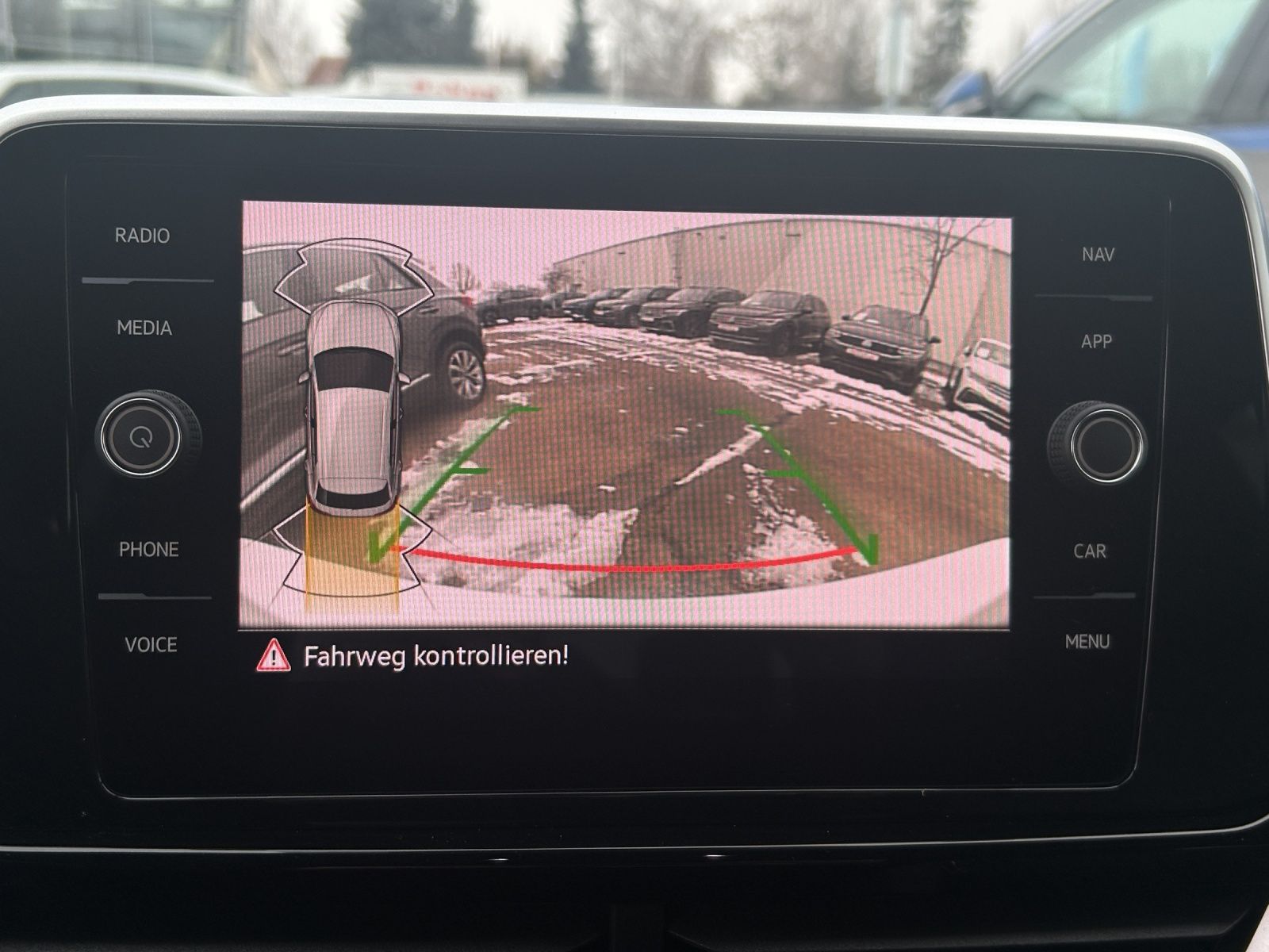 Fahrzeugabbildung Volkswagen T-Roc R-Line TSI IQ.Light ACC SH RearView AppCon