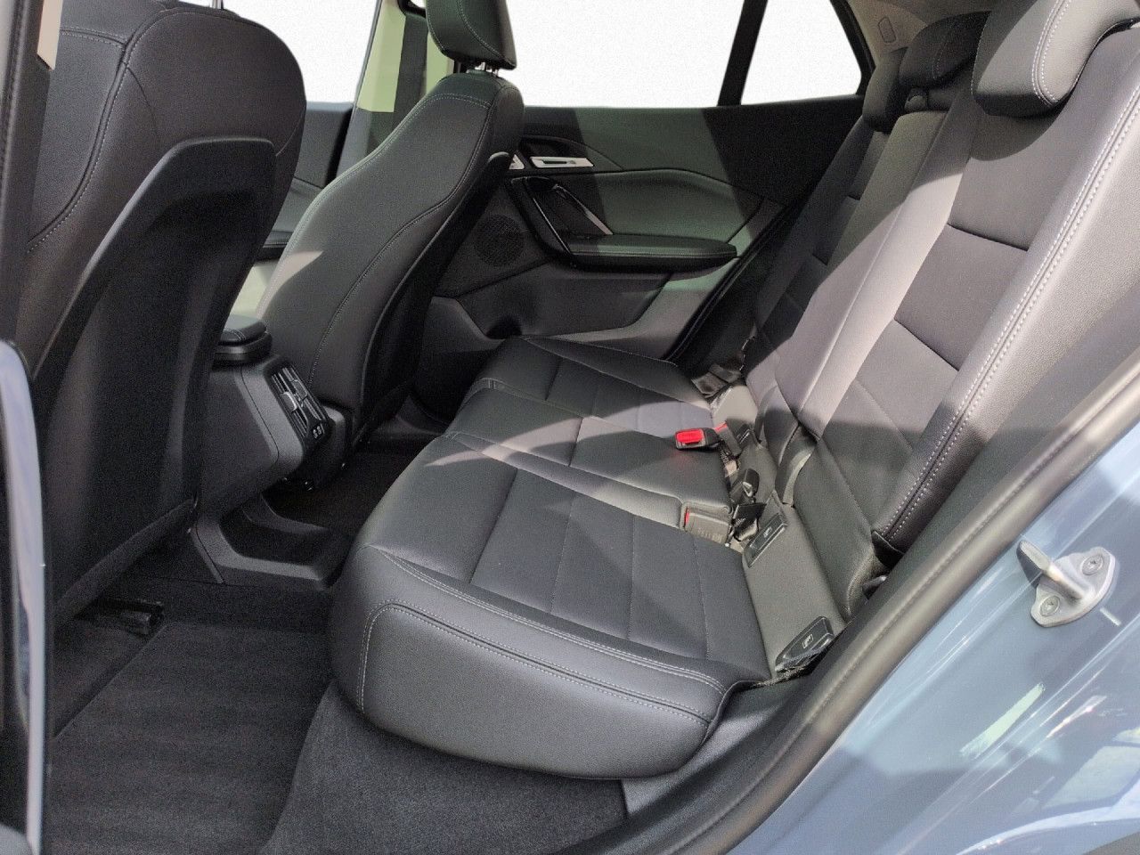 BMW iX2 - Bild 14