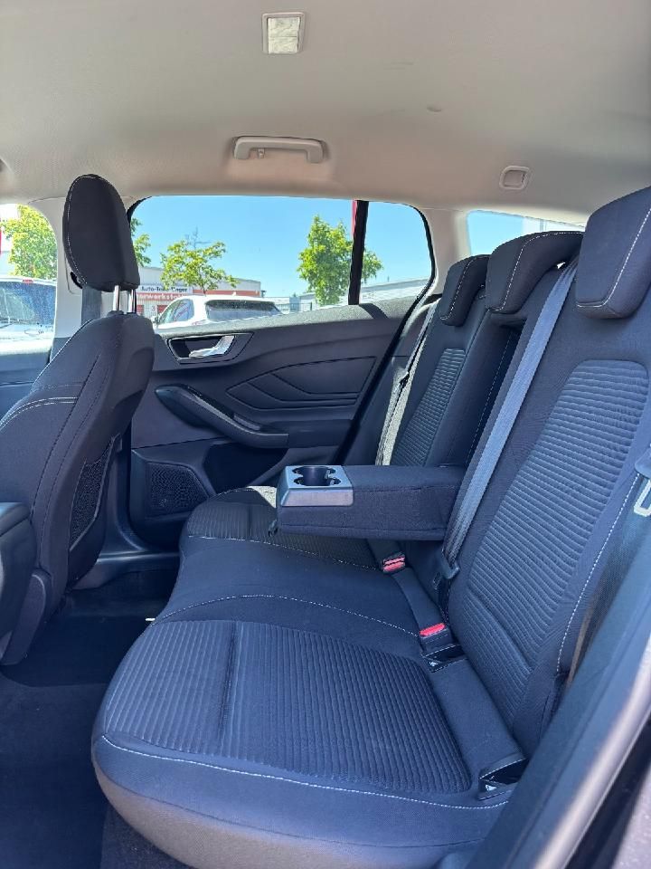 Fahrzeugabbildung Ford Focus Turnier Titanium