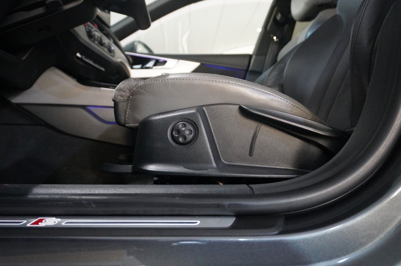 Fahrzeugabbildung Audi A5 Sportback 45 TFSI QUATTRO S-LINE NAVI/MATRIX