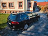 Volkswagen Passat 2.0 TDI Highline Scheckh. AHK  Leder - Volkswagen Passat aus 2011: Kombi, Highline
