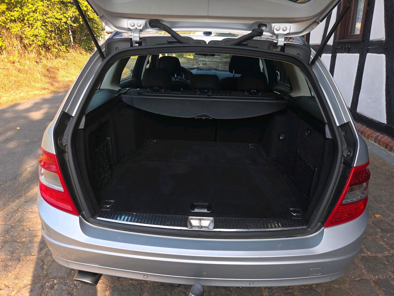 Mercedes-Benz C220 2009 — photo 10