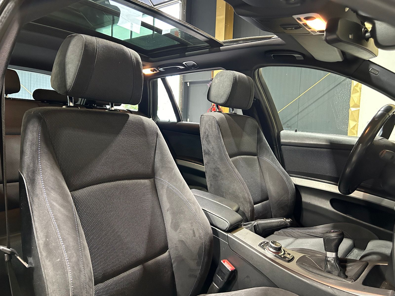 Fahrzeugabbildung BMW 335i xDrive/PANO/ALCANTARA/NAVI/PDC/TEMPOMAT