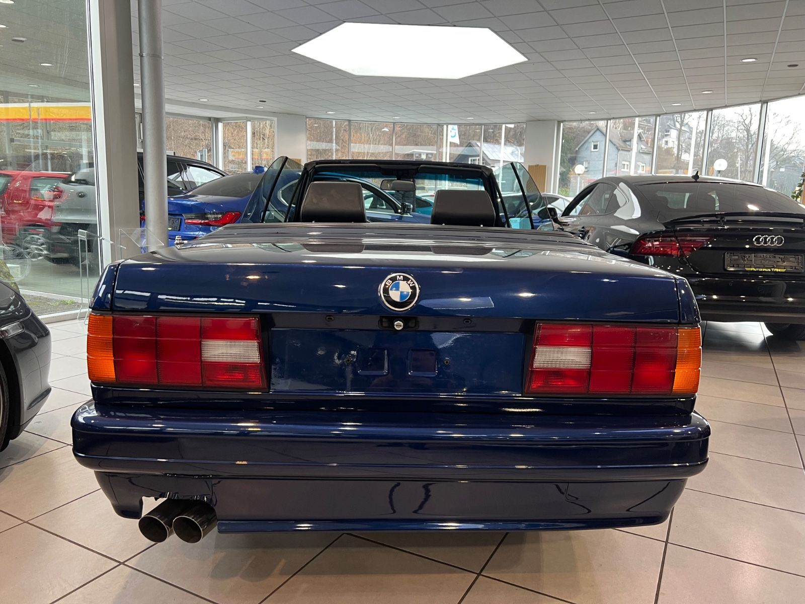 Fahrzeugabbildung BMW 325i E30 Cabrio M Technik 2 LAST EDITION *1of250