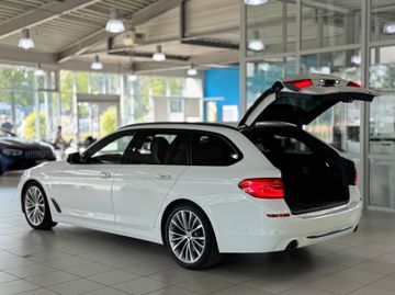 Fahrzeugabbildung BMW 530d Tour Sport Line HI-FI Pano M Sportfahrwerk