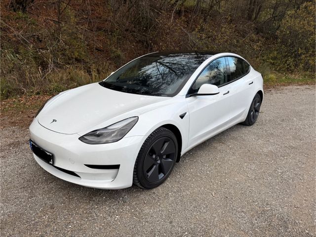 Tesla Model 3 Hinterradantrieb RWD 8-fach bereift