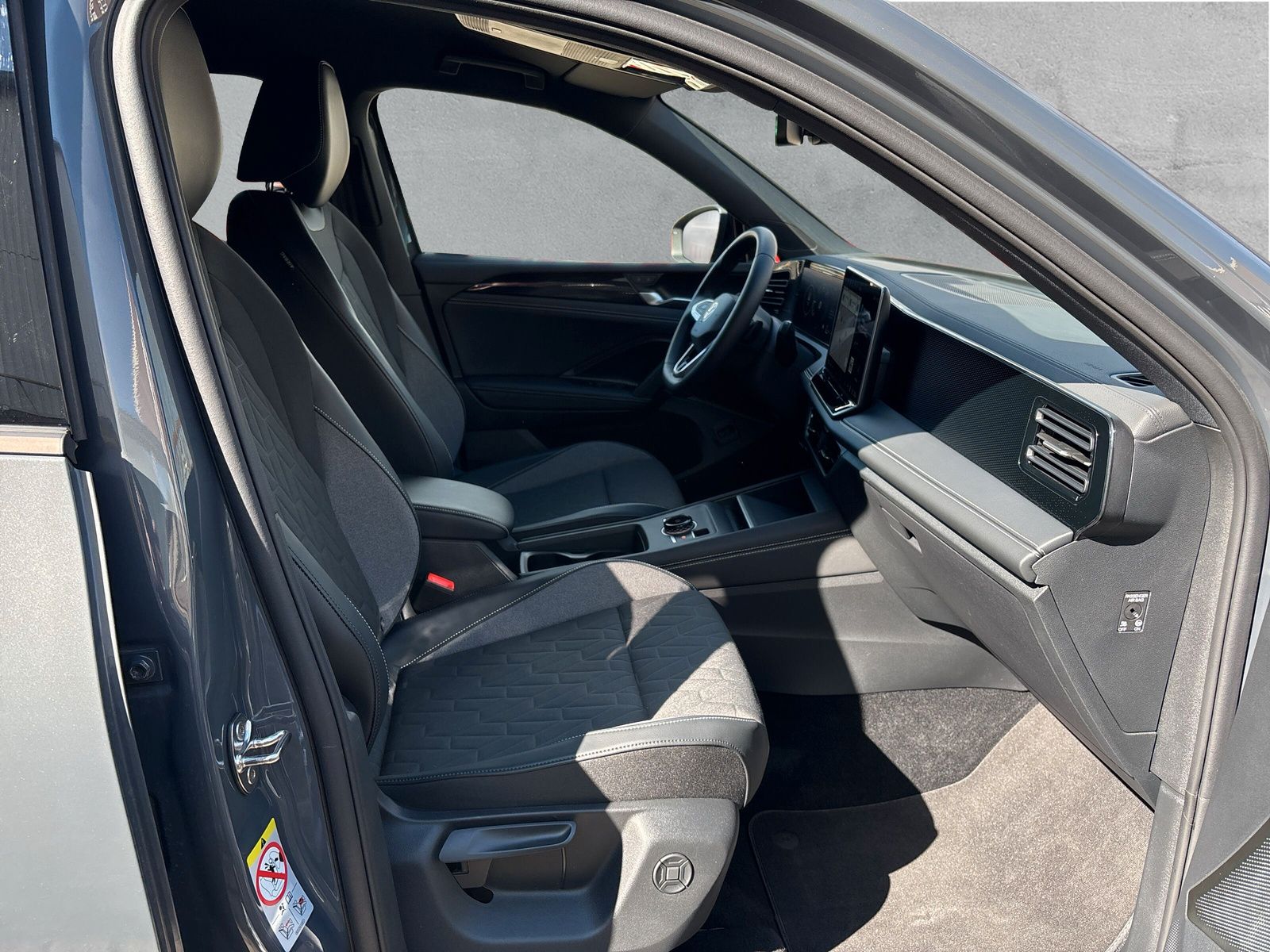 Fahrzeugabbildung Volkswagen Tiguan 2.0 TDI Life HuD AHK Keyless IQ-Light