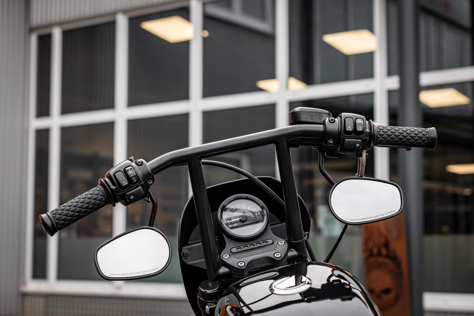 Fahrzeugabbildung Harley-Davidson Sportster XL883R Roadster - MILLER ABGASANLAGE -