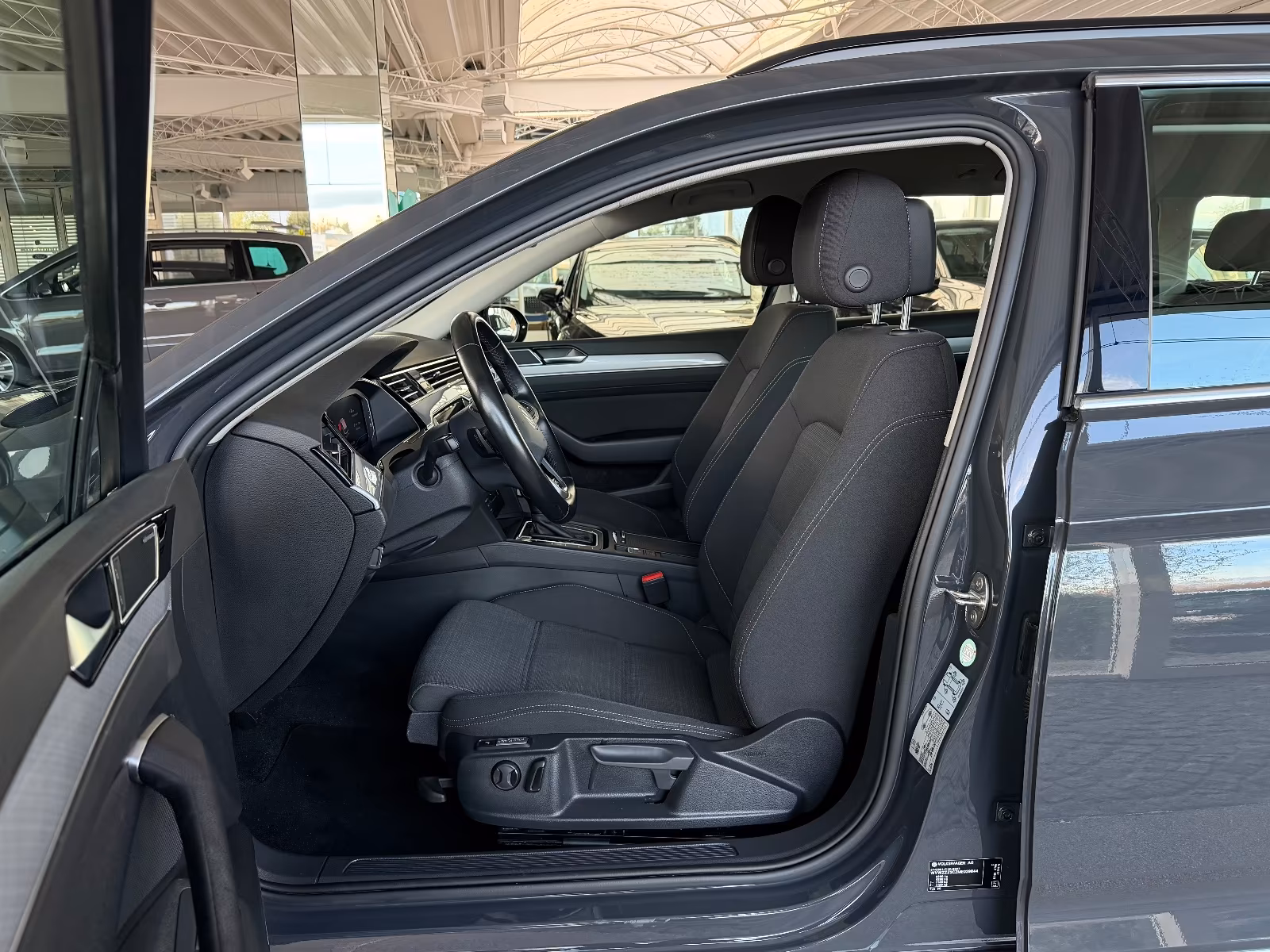 Volkswagen Passat Passat*Variant*2.0 TDI*R-LINE*DSG*VIRTUAL*CAM*LM, миниатюра 17