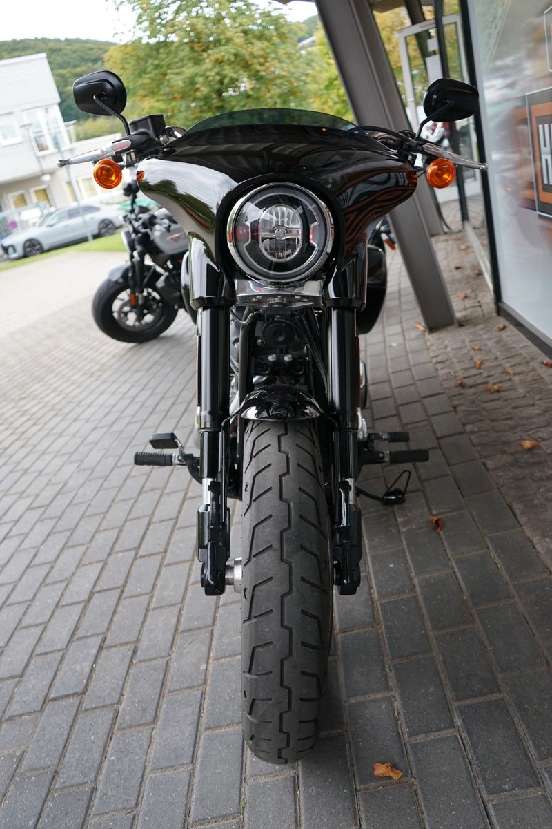 Fahrzeugabbildung Harley-Davidson Softail Sport Glide mit Jekill & Hyde Auspuff