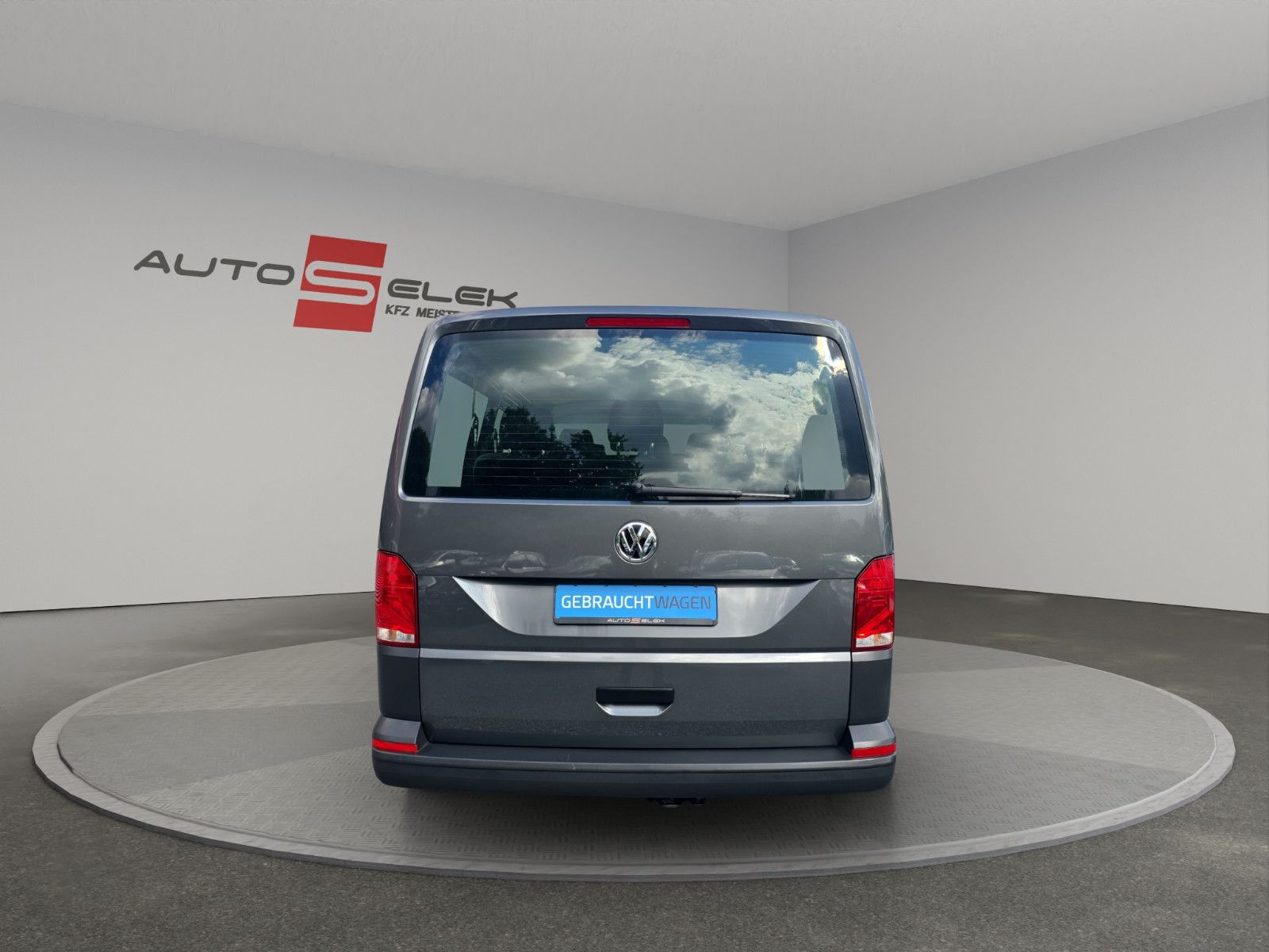 Fahrzeugabbildung Volkswagen T6 Transporter Kombi Langer Radstand 9 Sitzer