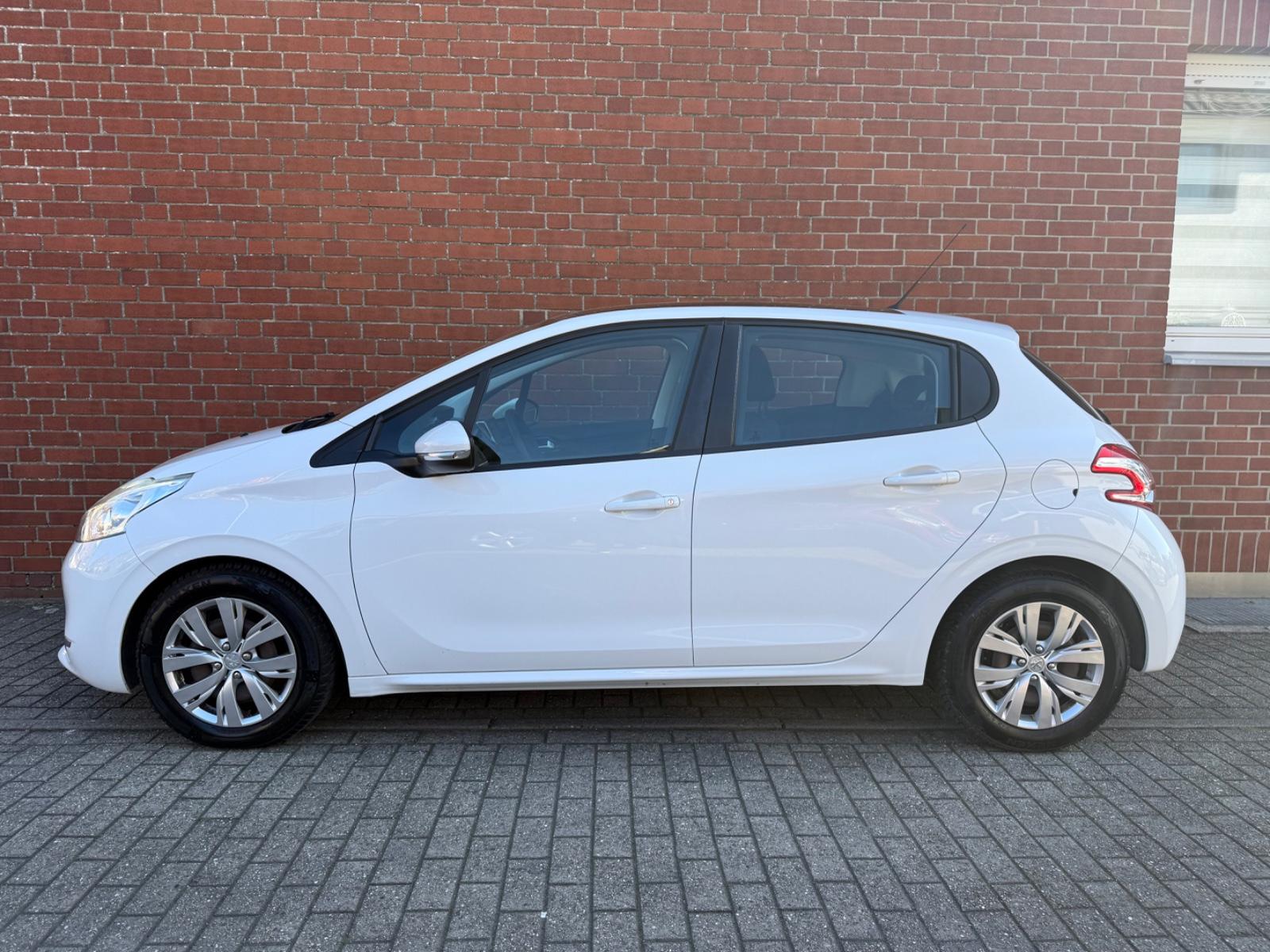 Peugeot 208 Active 1.4 mit Klima"Navi"Panorama"Tempomat
