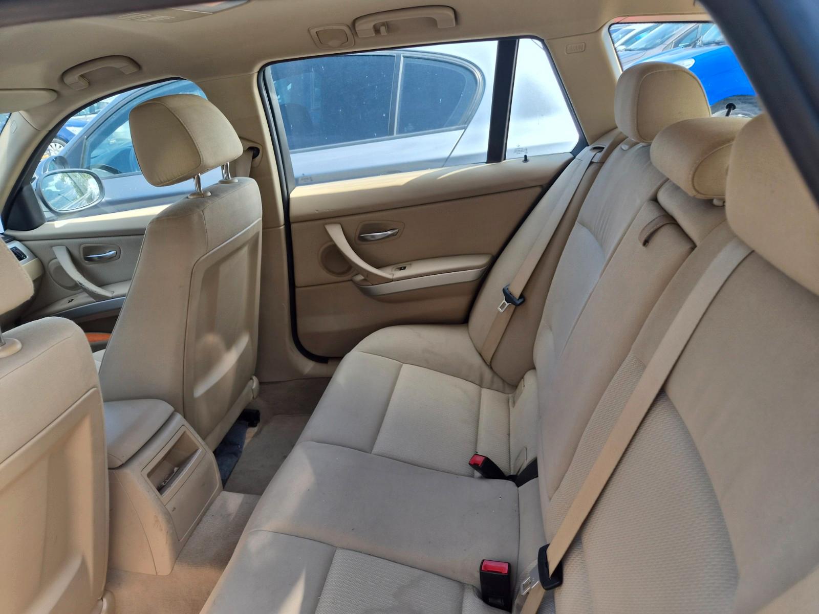 BMW 318 2011 — photo 15