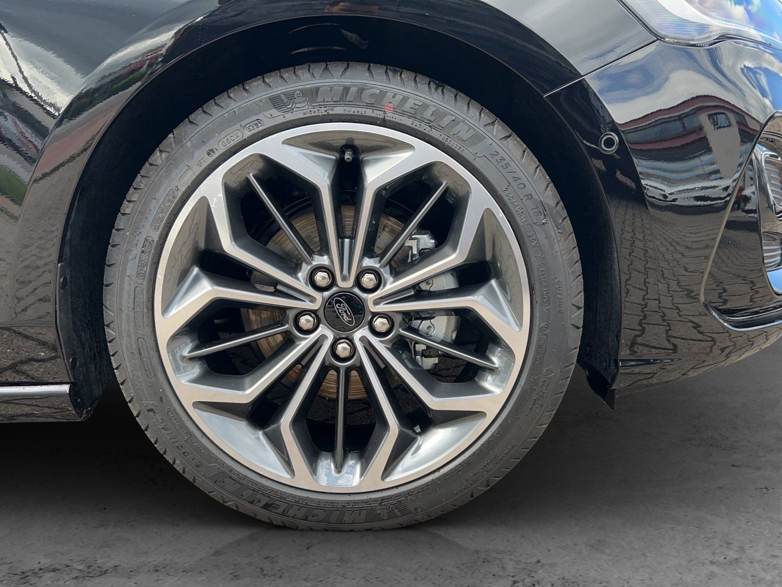 Fahrzeugabbildung Ford Focus ST-Line X Turnier Winter Paket HUD Navi