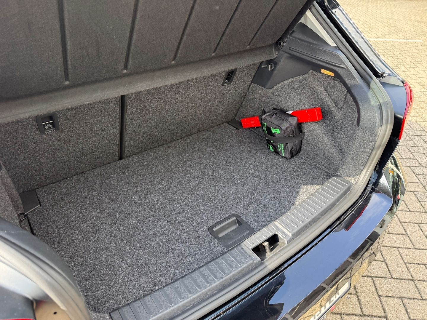 Fahrzeugabbildung SEAT Ibiza Style DigiCockpit LED CarPlay Klima Front