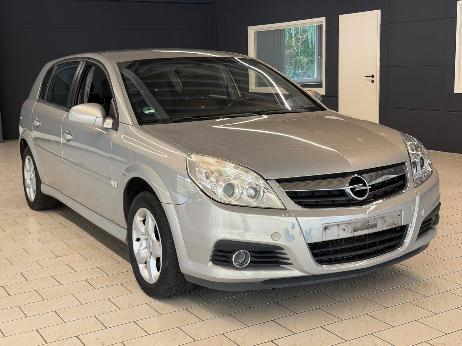 Opel Signum 2007 — салон