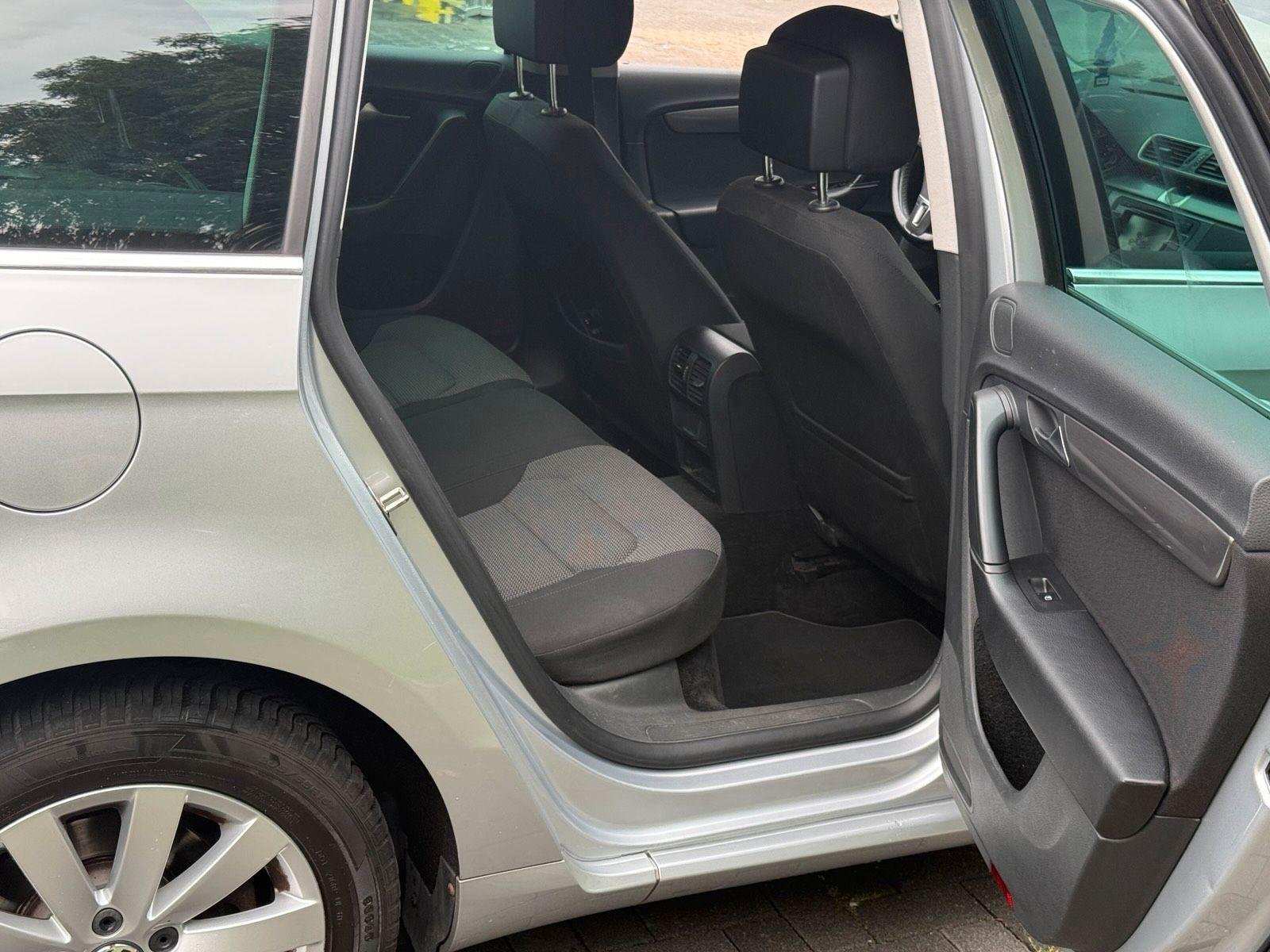 Volkswagen Passat 2011 — photo 11
