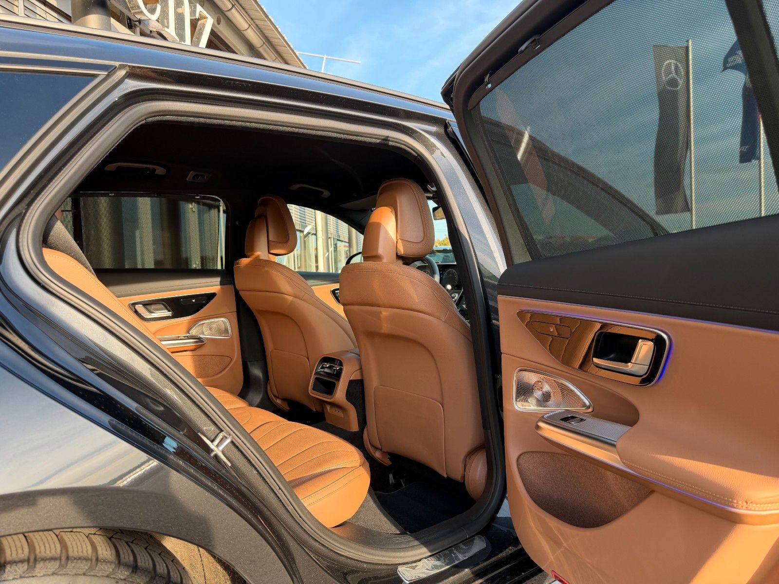 Fahrzeugabbildung Mercedes-Benz E 300de T 4M+AMG+HUD+RFK+360+BUR+AHK+SPUR+DIS+