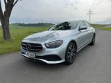 Mercedes-Benz E 300 e 4MATIC Autom. - Avantgarde - Mercedes-Benz E 300 mit Hybrid-Antrieb: Schiebedach, Limousine