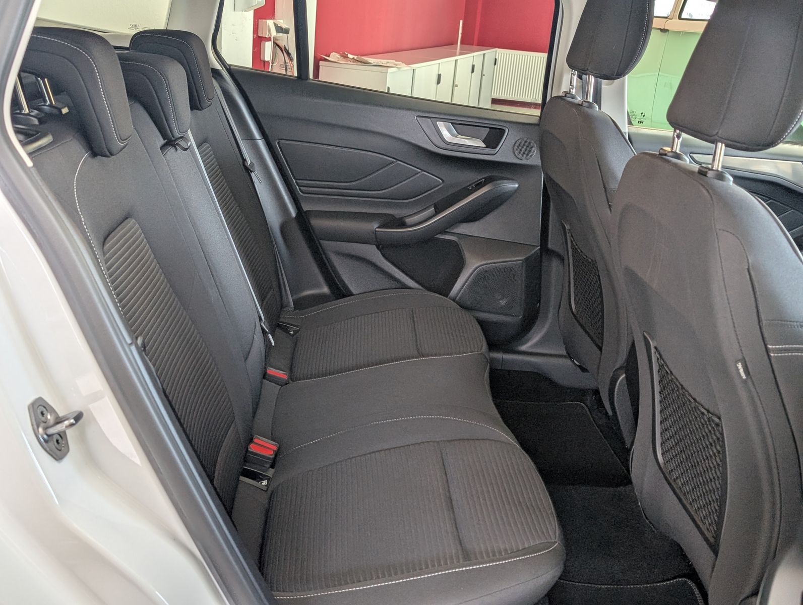Fahrzeugabbildung Ford Focus Titanium X LED KAMERA SHZ AHK APPLINK TEMP