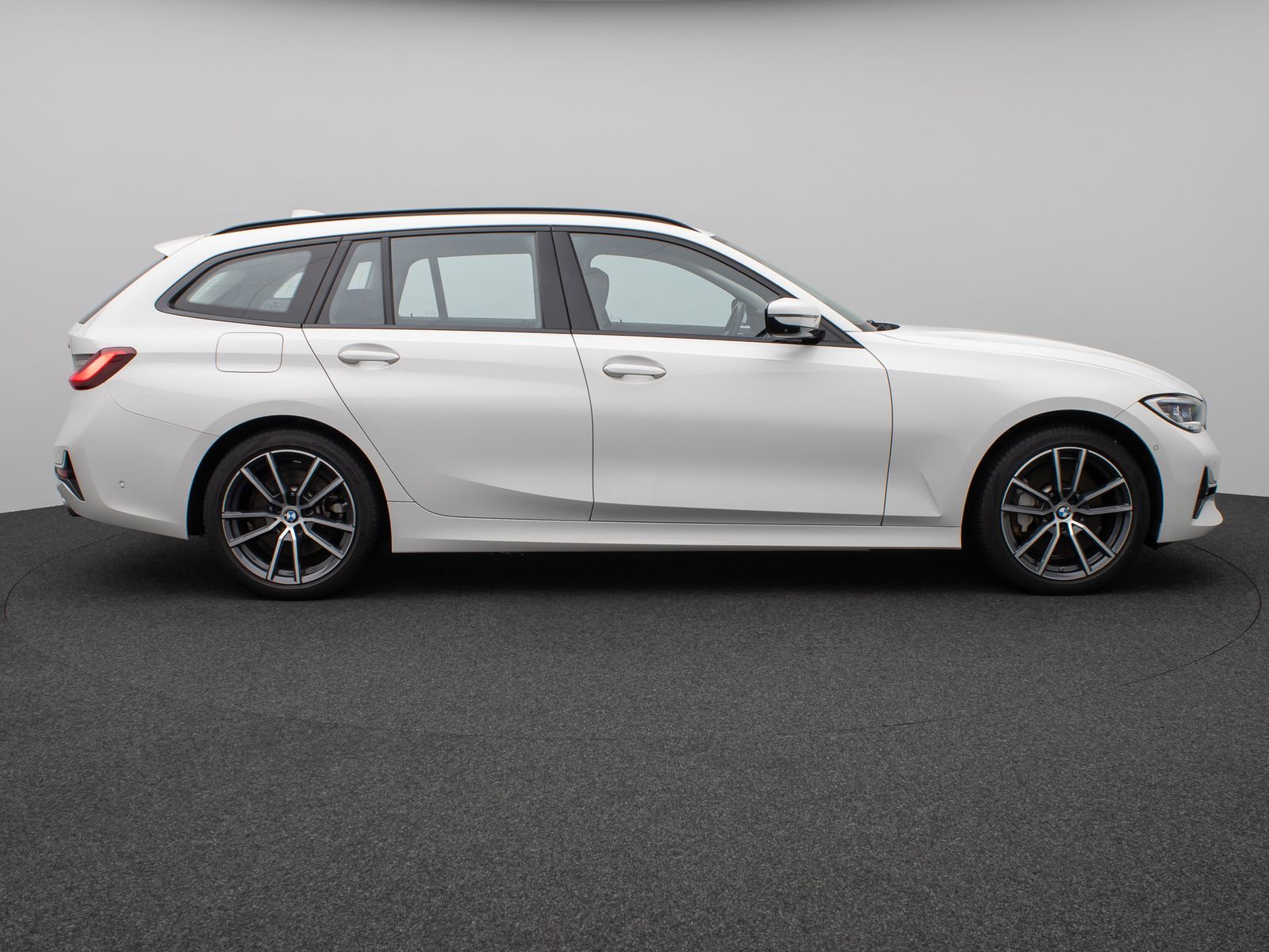 Fahrzeugabbildung BMW 330e xD Luxury Line 360°Laser HUD Komfort Sport