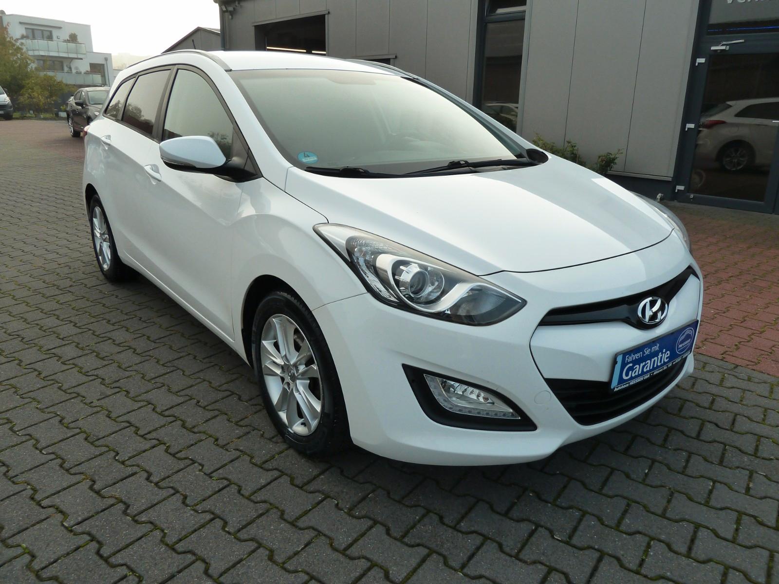 Hyundai i30 2013 — вигляд ззаду