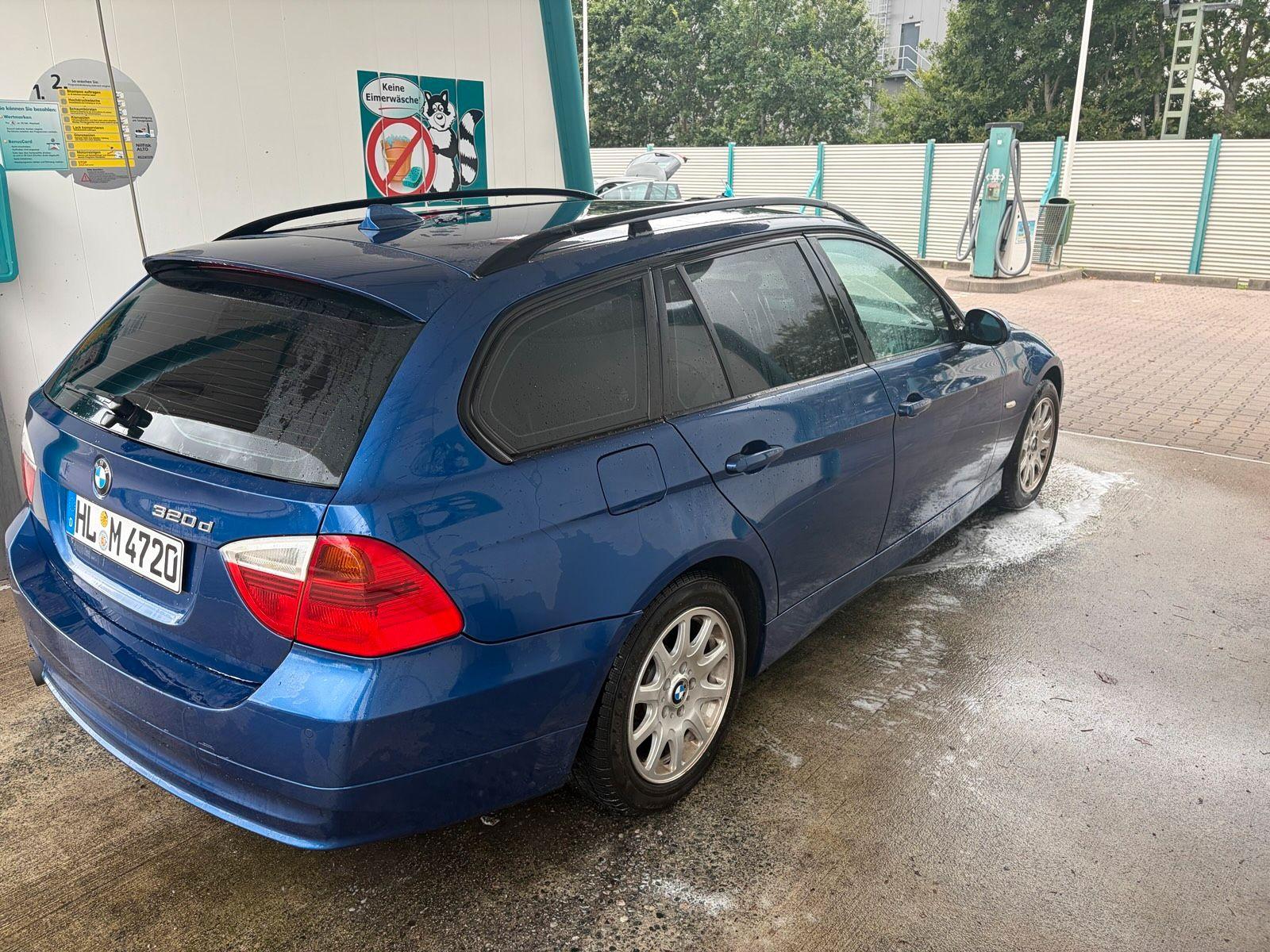 BMW 320 2008 — interior