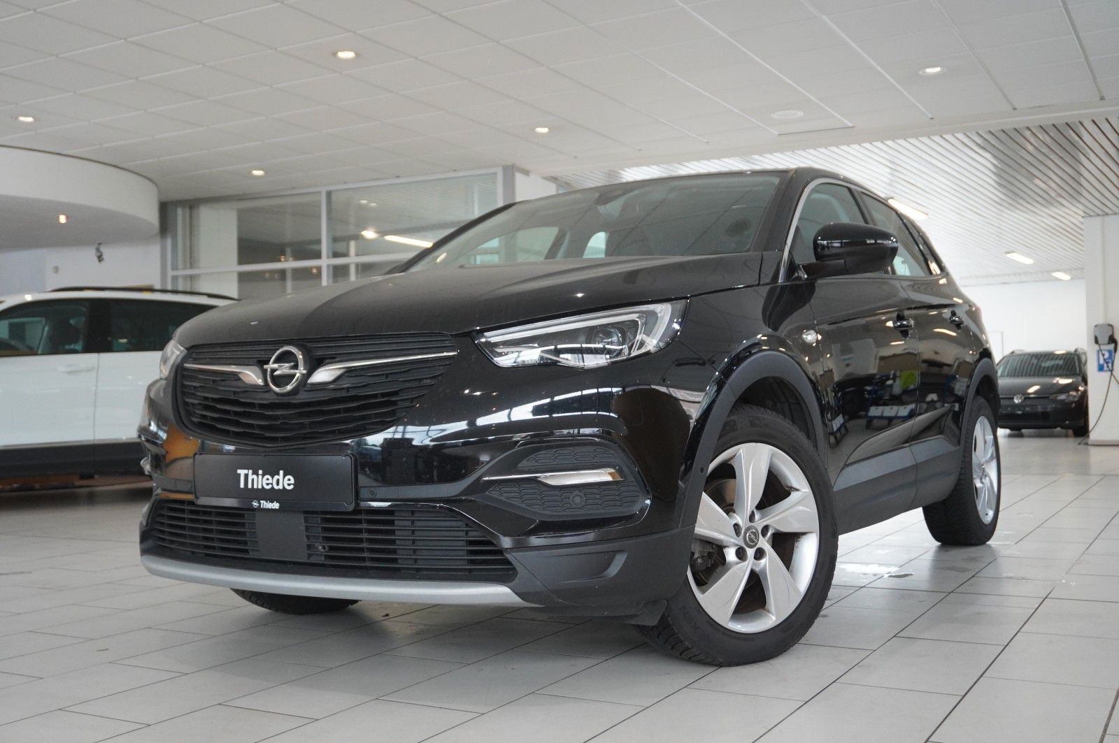 Fahrzeugabbildung Opel Grandland (X) 1.2T INNOV. NAVI/LED/KAMERA/SH/DAB