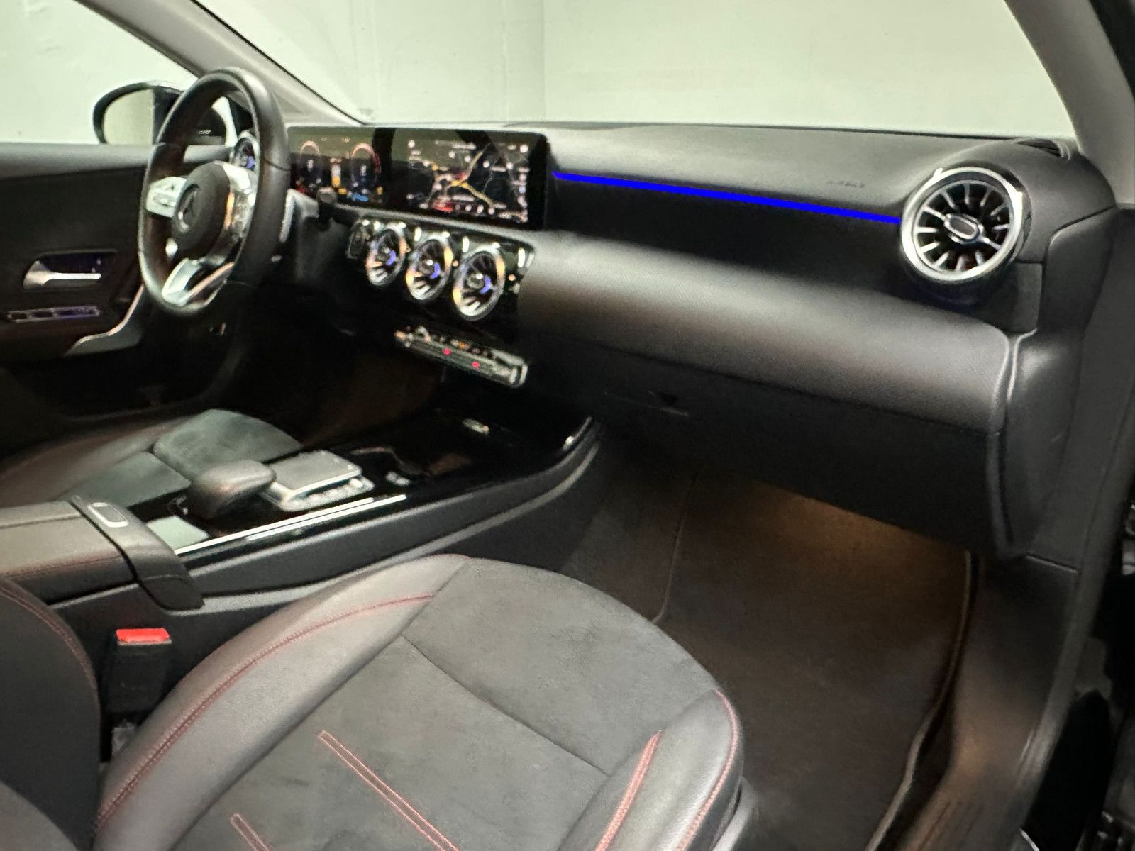 Fahrzeugabbildung Mercedes-Benz A 250 e LIMOUSINE *AMG-LINE* AMBIL*LED*KEYLESS