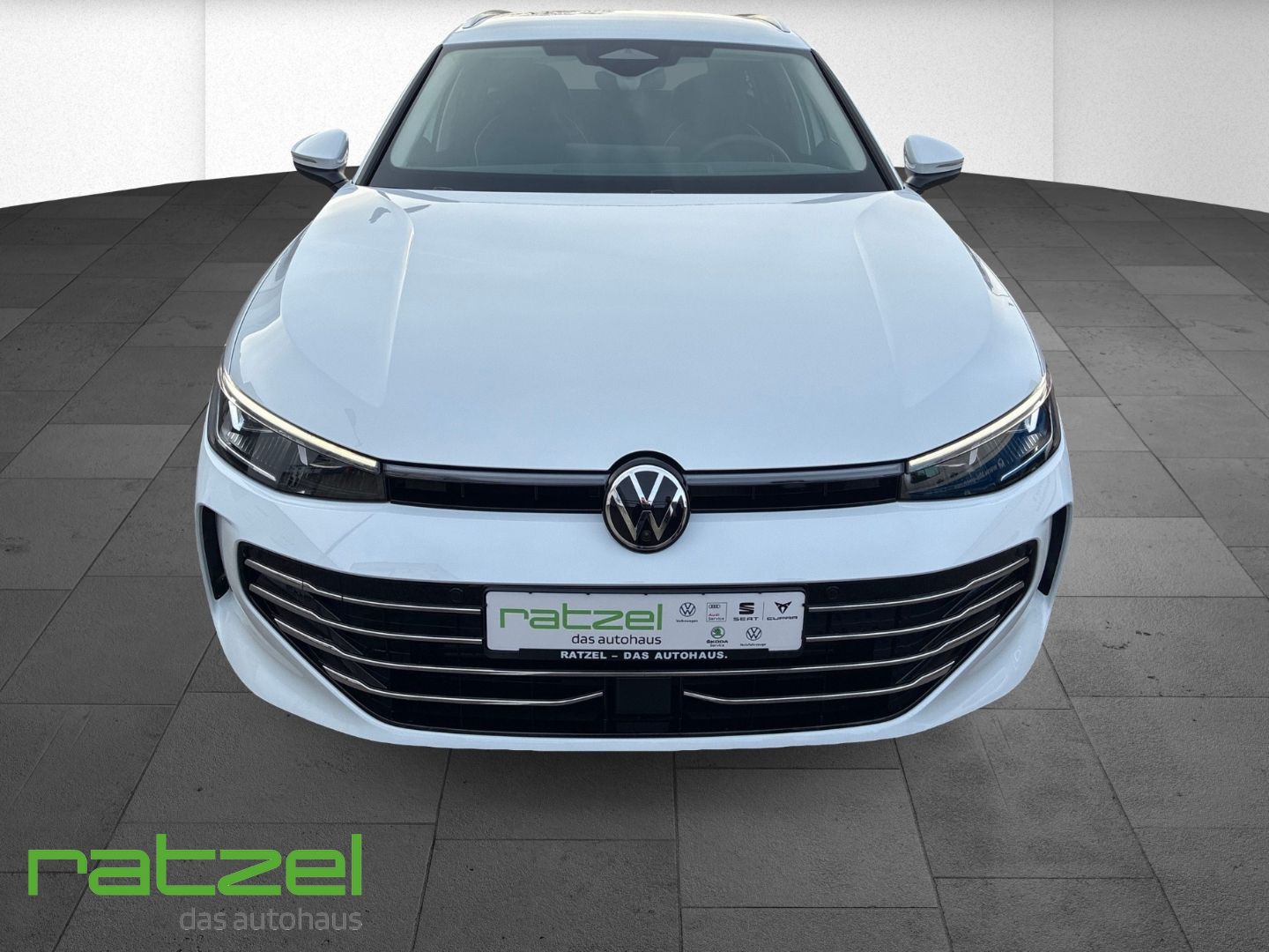 Fahrzeugabbildung Volkswagen Passat ELEGANCE 2.0 TDI Standh.+AHK+Businesspake