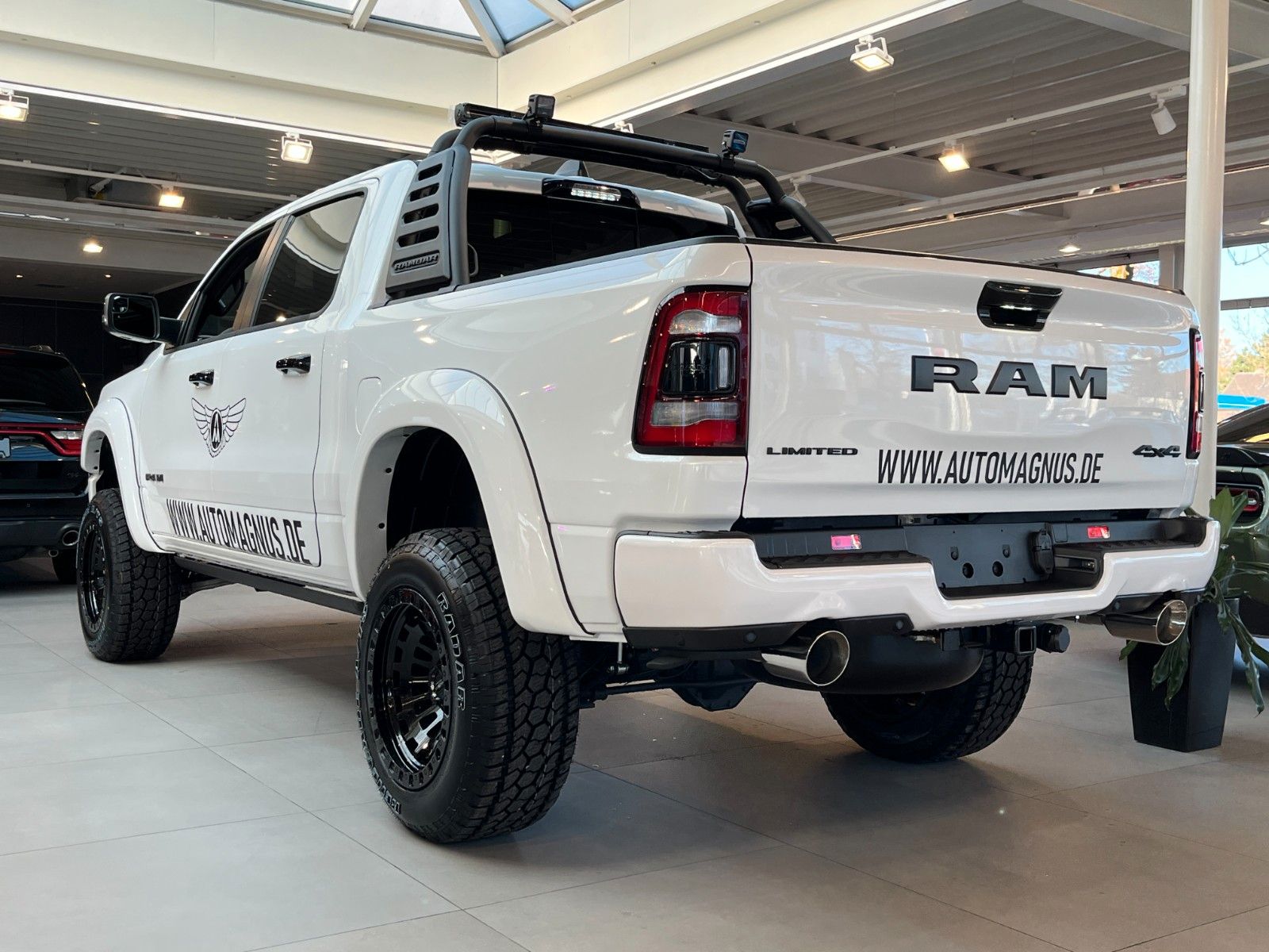 Fahrzeugabbildung Dodge RAM 1500 Limited Night "Arctic Warrior"