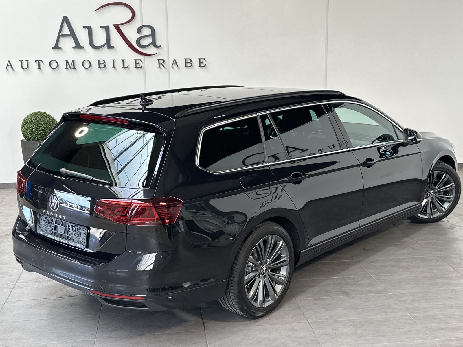 Fahrzeugabbildung Volkswagen Passat Variant R-Line NAV+MATRIX+AHK+PANO+HEADUP