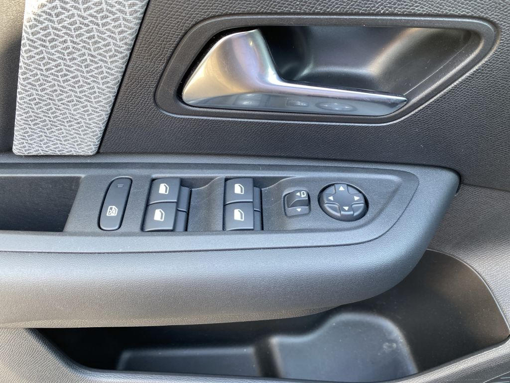 Fahrzeugabbildung Citroën C4 PureTech 130 S&S *Automatik* MAX *beh. Lenkr*
